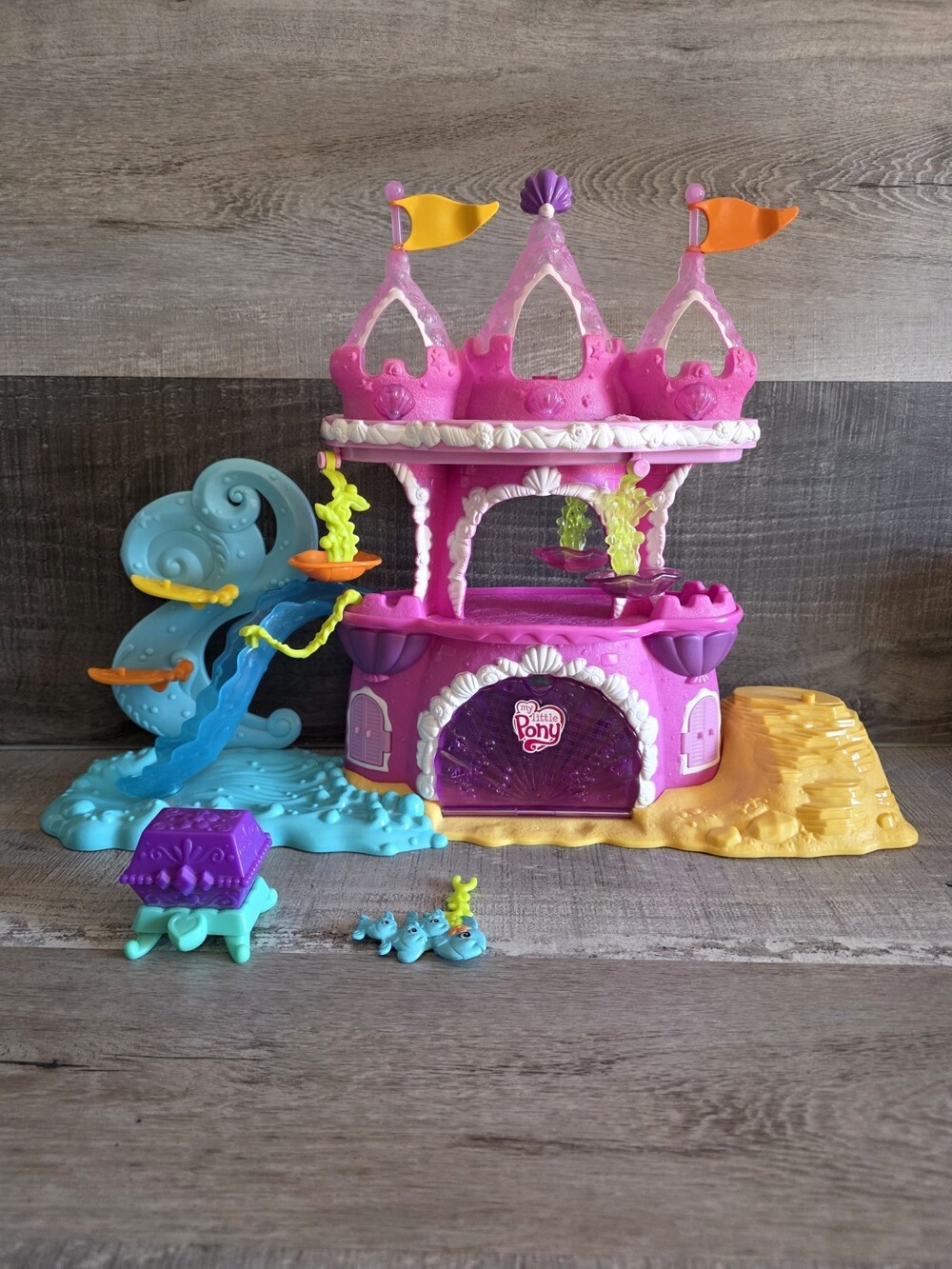 Hasbro 2009 My Little Pony Mermaid Seahorse Castle Ponyville Playset Works g45